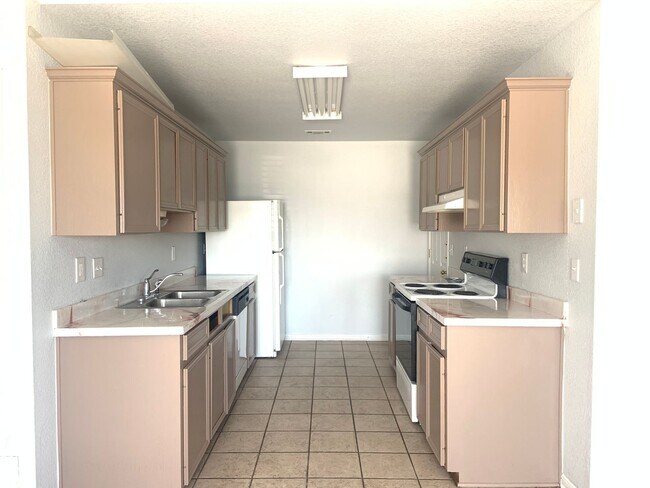 Building Photo - 4611 Hitchrock Dr