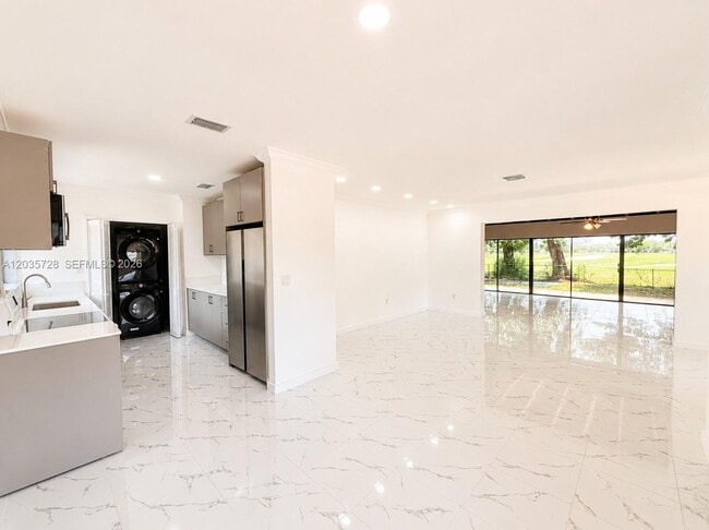 Building Photo - 401 S Shore Dr