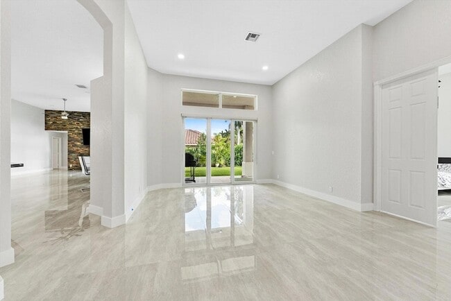 Building Photo - 20094 W Key Dr