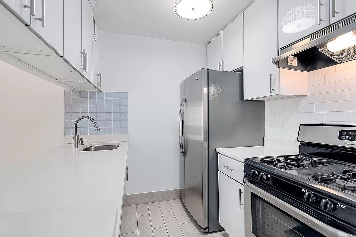 Kitchen - 200 Rector Pl