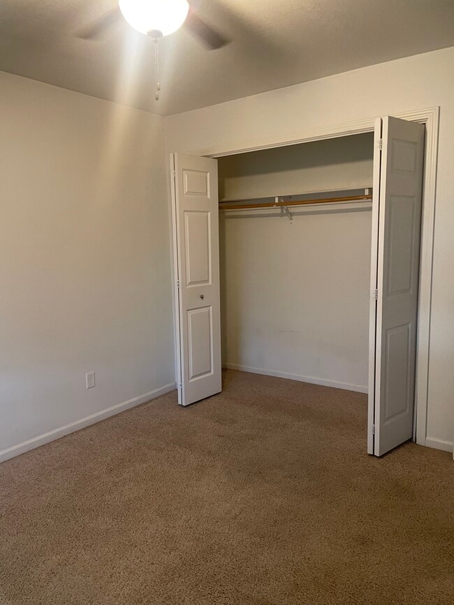 Building Photo - 1351 E Oakland St