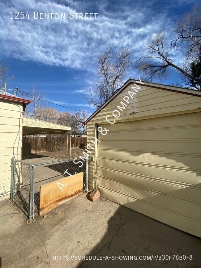 Building Photo - 1254 Benton St