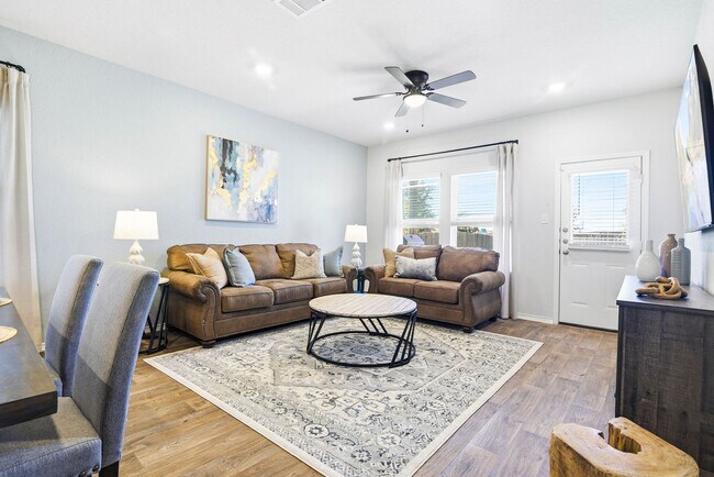 Building Photo - Move in Ready and FULLY FURNISHED 3 BD/2 BA located Far West San Antonio!