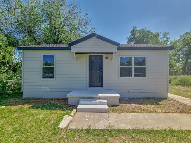 Primary Photo - Newly Remodeled FOUR bedroom home in Spenc...