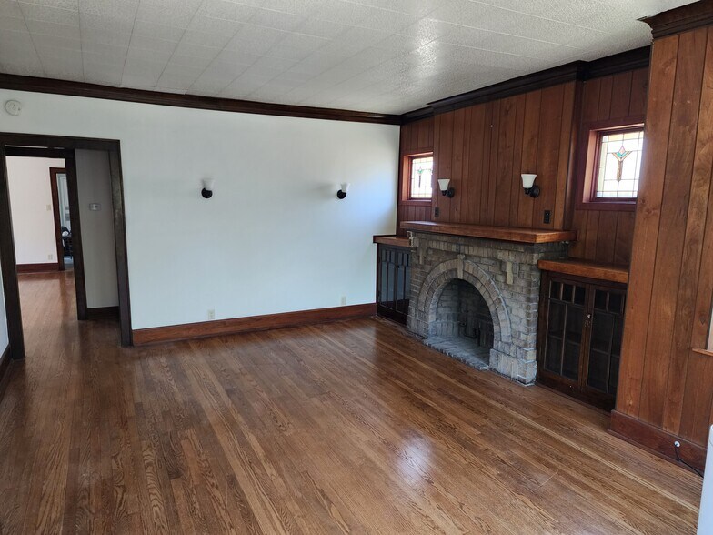 Livingroom - 5920 N Virginia Ave