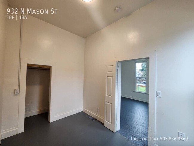 Building Photo - 932 N Mason St