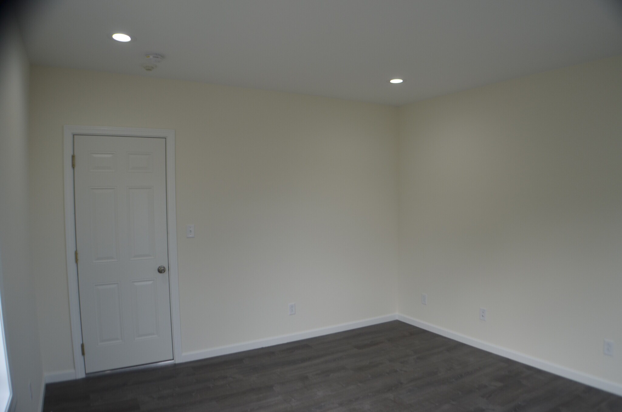 Building Photo - 563 Burritt St