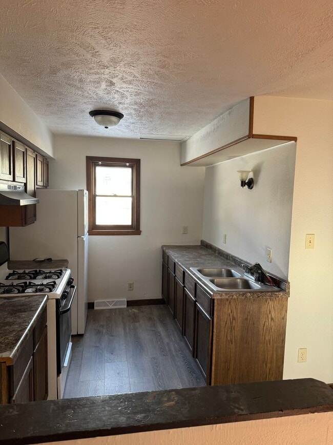 Building Photo - What a great unit!