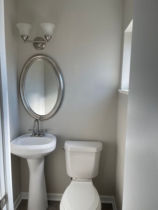 Building Photo - 1619 Anita St