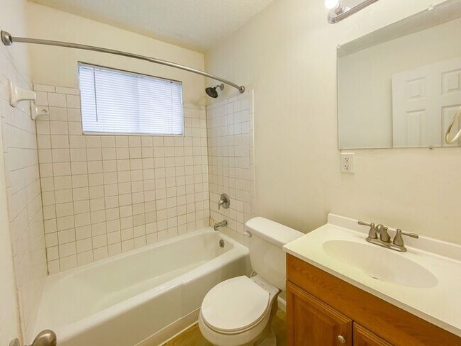 Building Photo - Beautiful 2 Bedroom in East Ridge, TN!