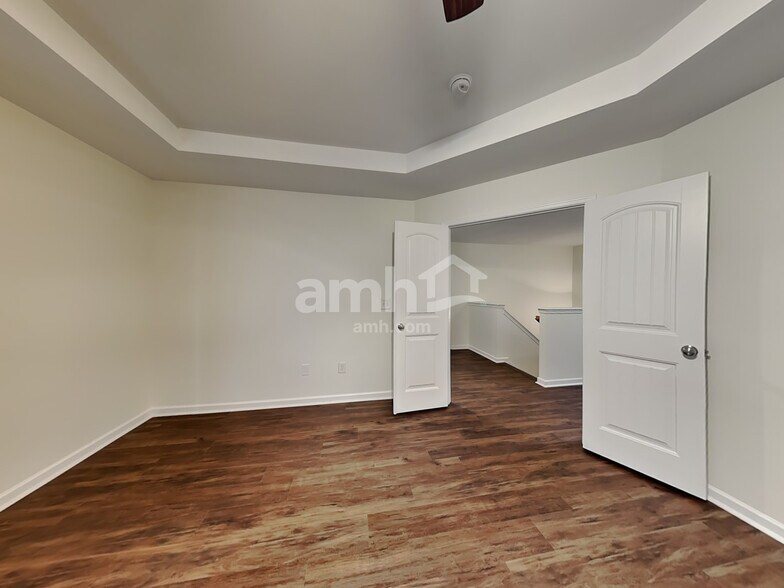 Building Photo - 17 Phaeton Ave
