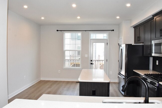 Building Photo - Fantastic Fredericksburg Townhome!