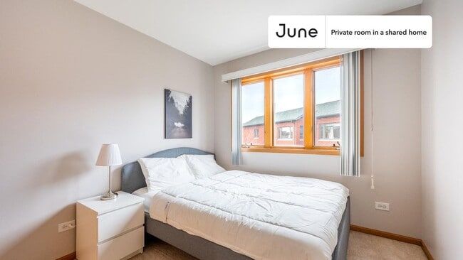 Building Photo - 1928 S Young Park Way