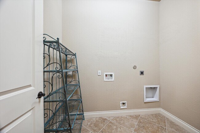 Building Photo - 1917 Cayman Bend Ln