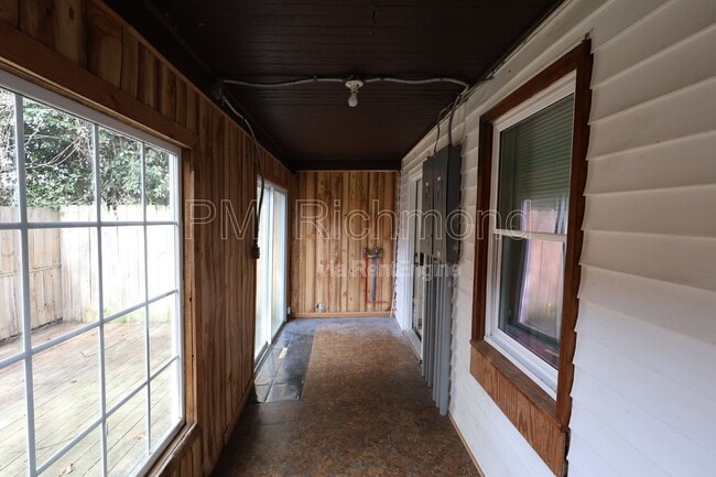 Building Photo - 104 Lee Ave