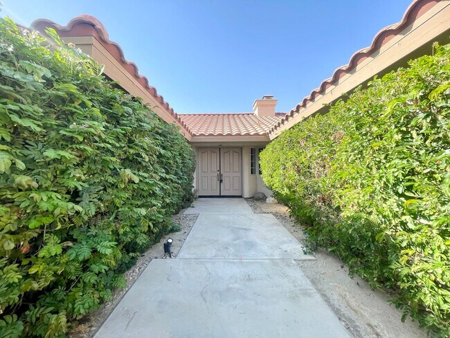Building Photo - COMING SOON!!! GORGEOUS 3 Bedroom/2.5 Bathroom POOL Home Oasis Awaits in Regency Estates!!