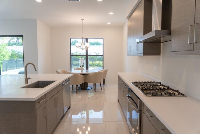 Building Photo - 8151 Laurel Falls Dr