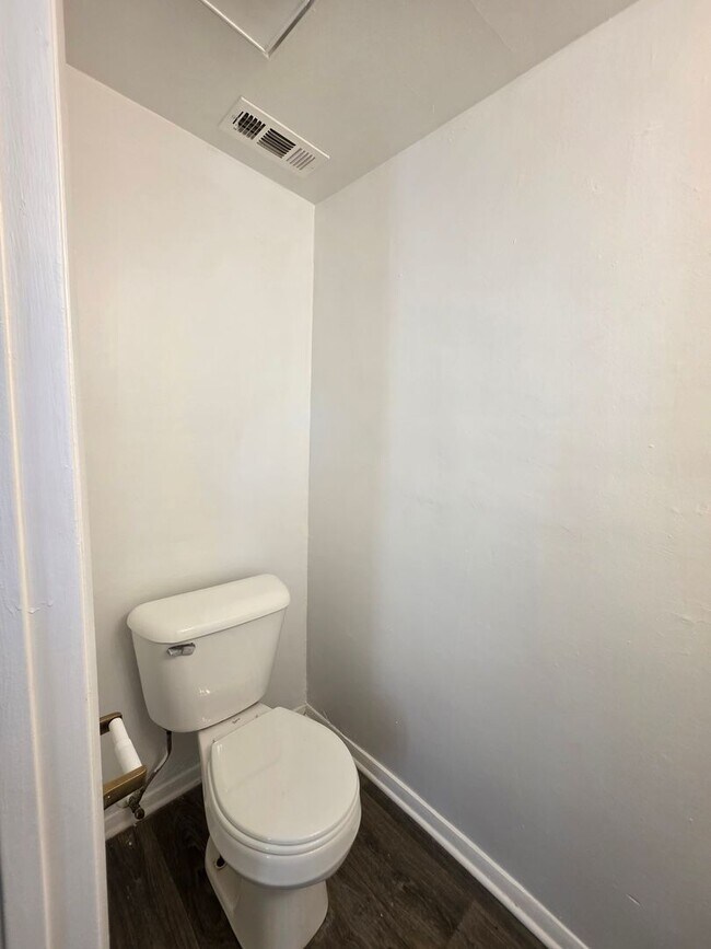 Building Photo - LYO3240#-MW