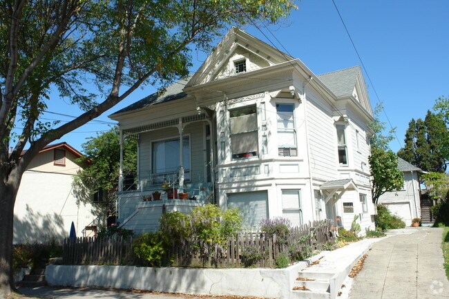 Building Photo - 1807-1811 Derby St