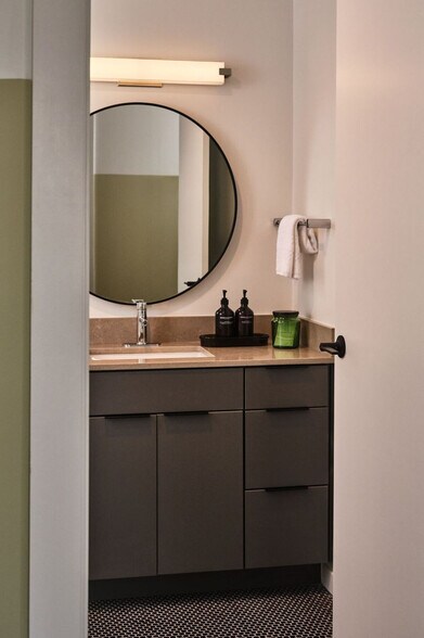 Building Photo - 110 Ann St