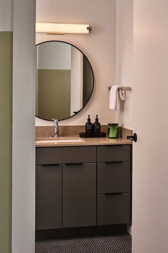 Building Photo - 110 Ann St