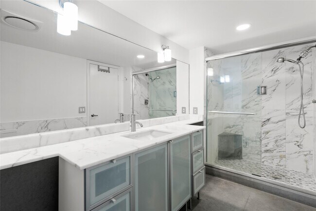 Building Photo - 4900 N Ocean Blvd