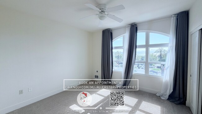 Building Photo - Beautiful two-story residence with 2 bedrooms, 2 bathrooms and balcony with views of the city loc...
