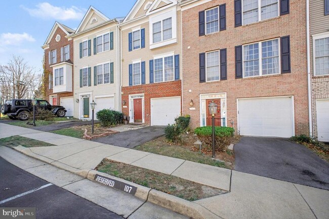 Primary Photo - 105 Galway Ln