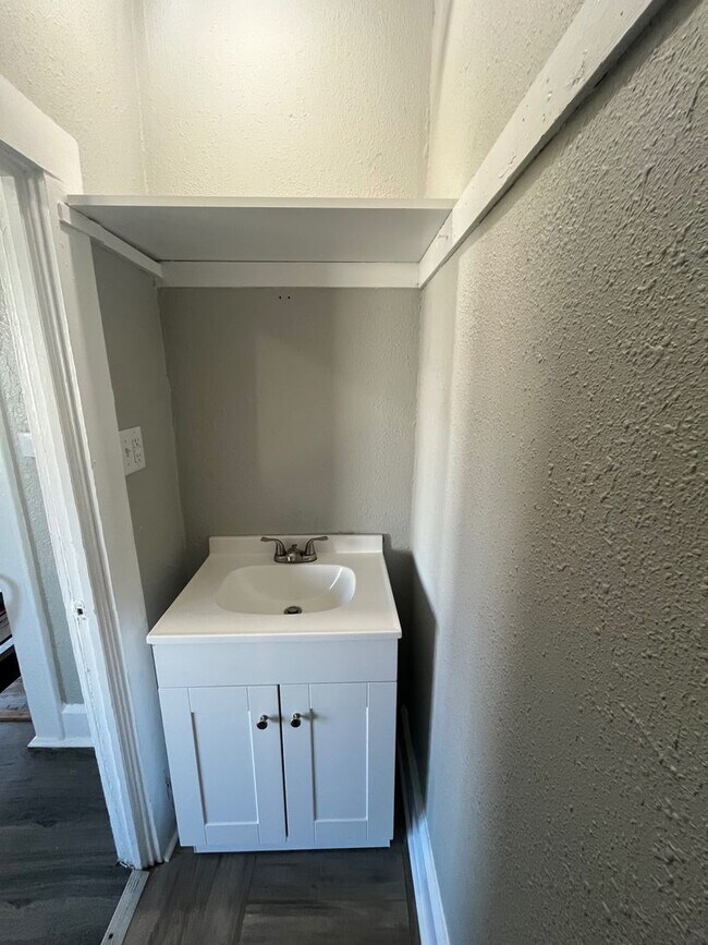 Building Photo - 2107/2105 central ave