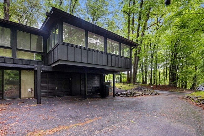 Building Photo - 22 White Birch Dr