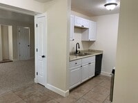 Building Photo - HAS IT ALL!  One Bedroom Condo; Murray; /Garage & Pool