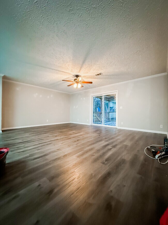 Building Photo - 106 Dolly Dr