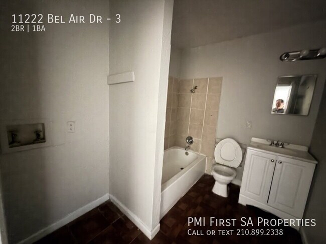 Building Photo - 11222 Bel Air Dr-3