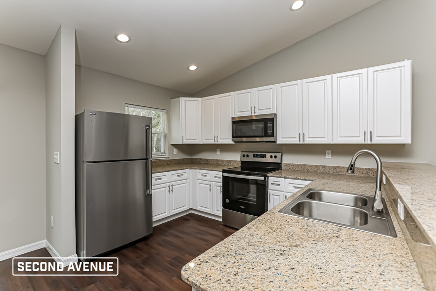 Building Photo - 2637 SW 153rd Ln