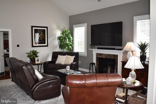 Building Photo - 904 Sweet Briar Cir