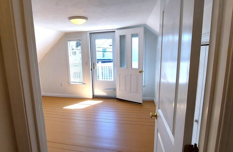 Main Bedroom with porch - 10 Ocean Ave