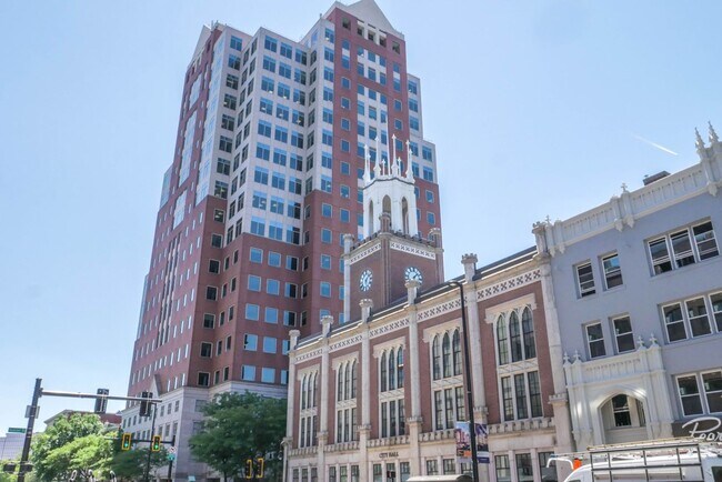 Building Photo - 1346-1356 Elm St.