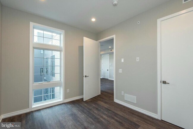 Building Photo - 1340 S 13th St