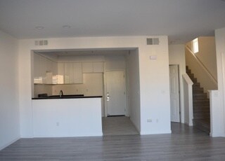 Building Photo - 472 Crespi Pl