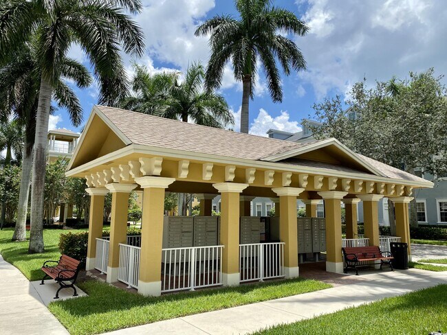 Building Photo - 335 E Thatch Palm Cir