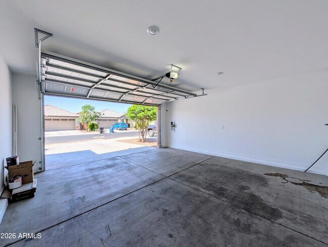 Building Photo - 9509 W Sells Dr