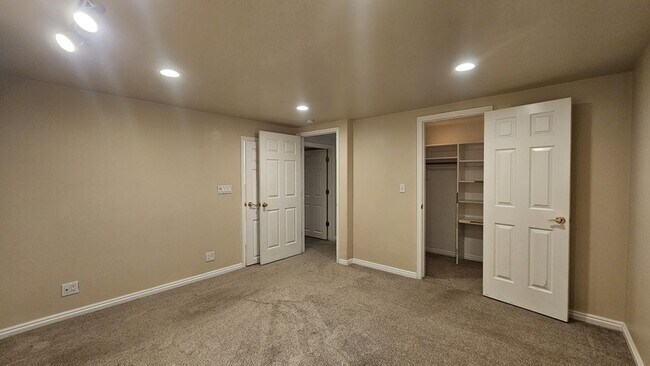 Building Photo - 512 E 5900 S