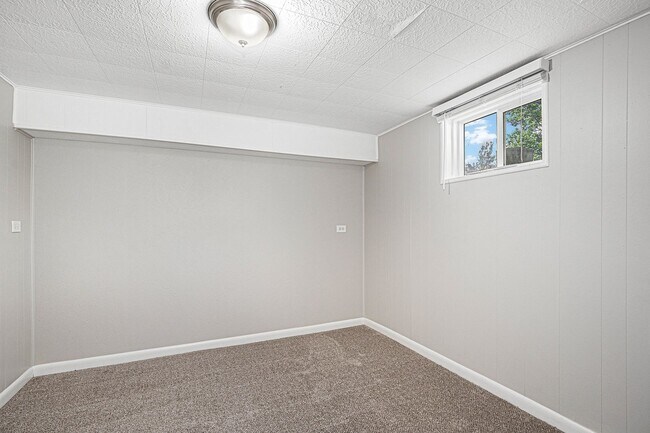 Building Photo - Spacious 4BR with bonus space and a 2 car garage in the heart of Sunnyside!