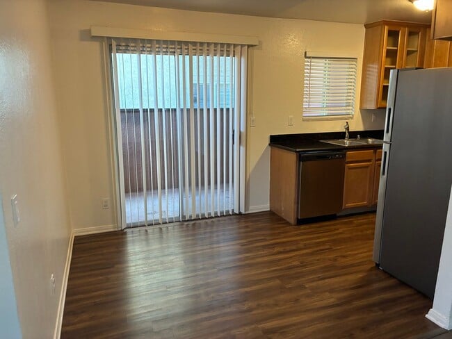 Building Photo - 526 Calle Montecito
