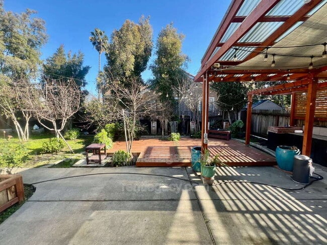 Building Photo - 413 Donaldson Ct