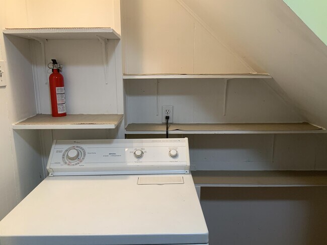 Building Photo - 829 Robinwood Dr