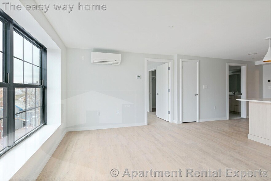 Building Photo - 10 Soden St