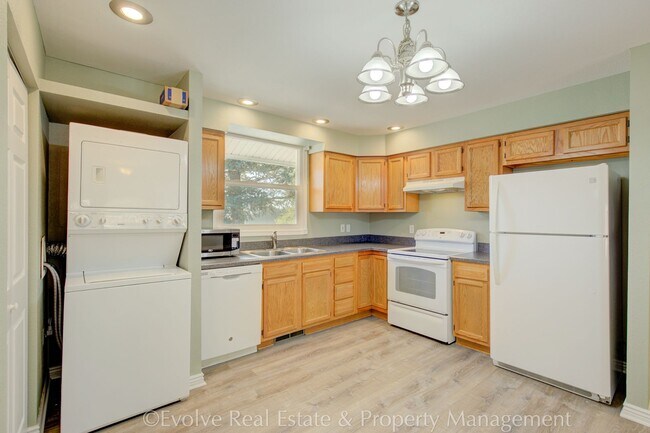 Building Photo - Evolve Real Estate: Charming Ranch Style Retreat In the Heart of Denver, 15 minutes to Downtown D...