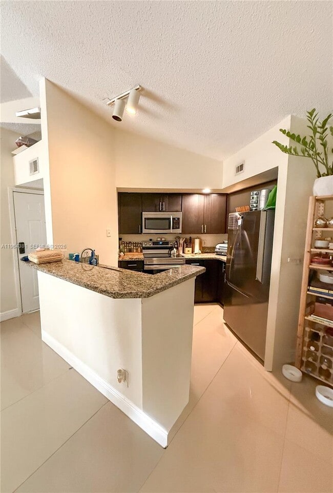 Building Photo - 13060 Vista Isles Dr