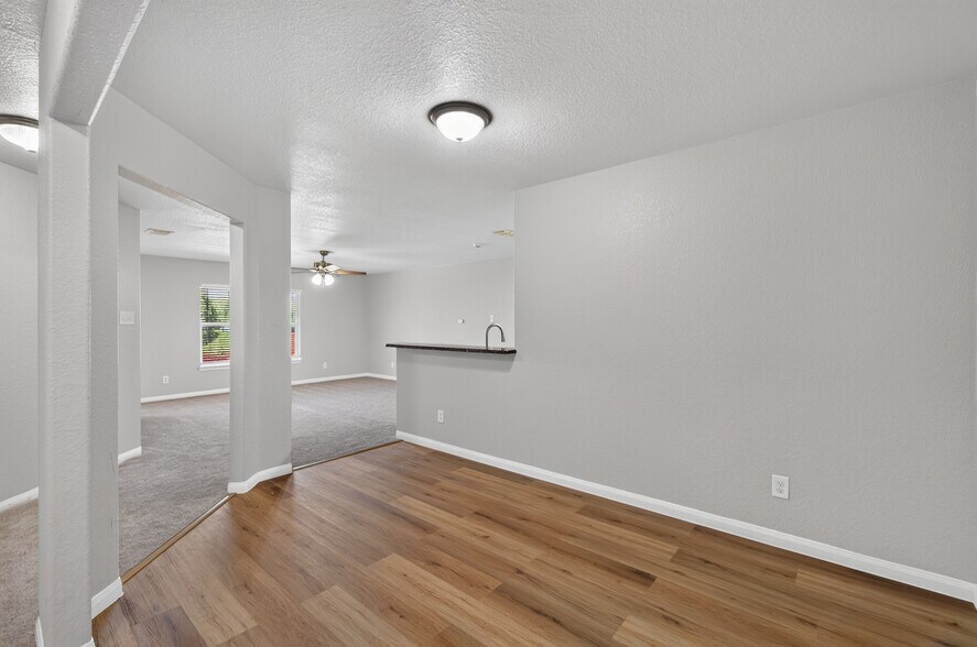 Building Photo - 6531 Luckey Sq